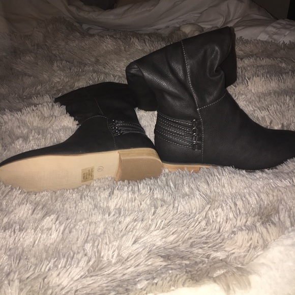 Brand New Charcoal Grey boots, size 7. - Picture 4 of 6